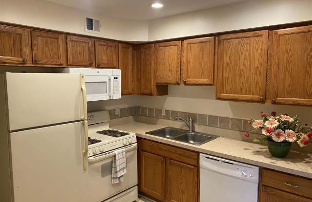 468 Fox Hills Dr S Apt 6 Gallery 4