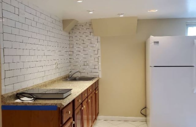 194 Covert Ave - 194 Covert Avenue, Franklin Square, NY 11001