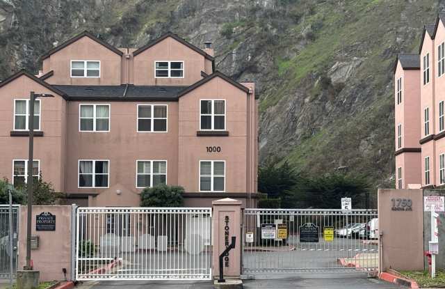 Spacious 3BR/2BA Gated Condo in Crocker Amazon – Private Patio  2-Car Parking! photos photos