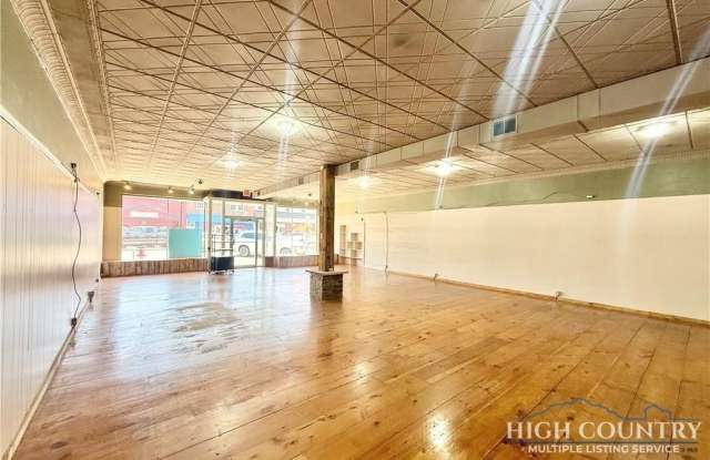 113 N Jefferson Avenue Gallery 3