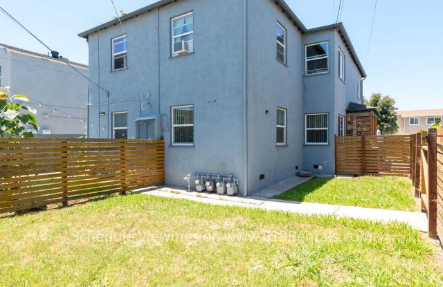 2 Bedroom, 1 Bath with Yard & Washer/Dryer, Pets OK Gallery 2