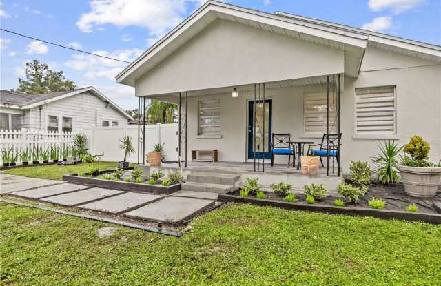 6910 N BREVARD Avenue Gallery 1