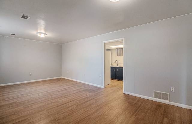 Spacious 2-Bedroom Garden-Level Apartment with Garage & In-Unit Laundry Gallery 4