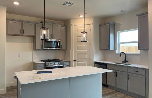 Modern 4-Bedroom Home in Prime Bakersfield Location Gallery 4