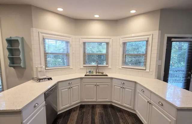 4 Bed 2.5 Bath in Dacula! Gallery 3