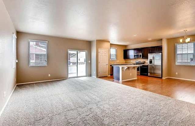 Immaculate 4 bedroom/ 3 bath house! Available November 6th! Gallery 3