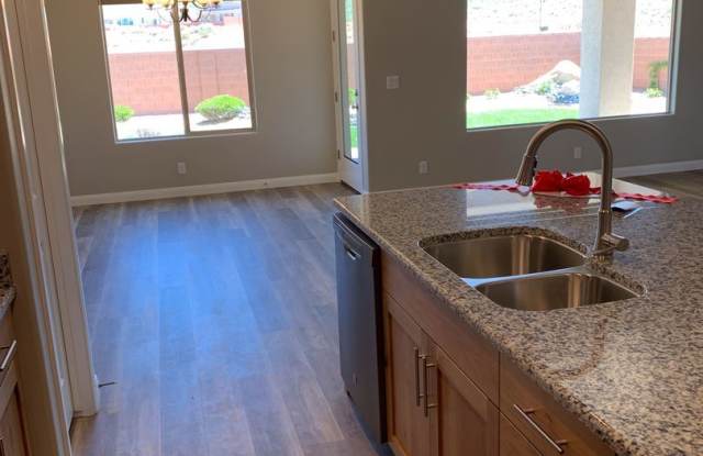 938 N Sandy Talus Dr. Gallery 4