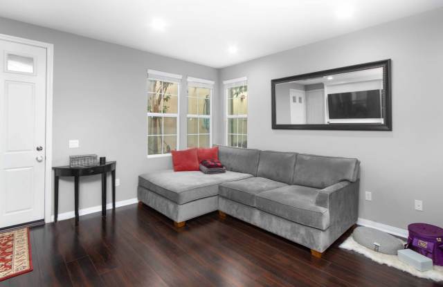 Spacious 1 Bedroom, 1 Bathroom Condo Available NOW in Quail Hill! Gallery 3