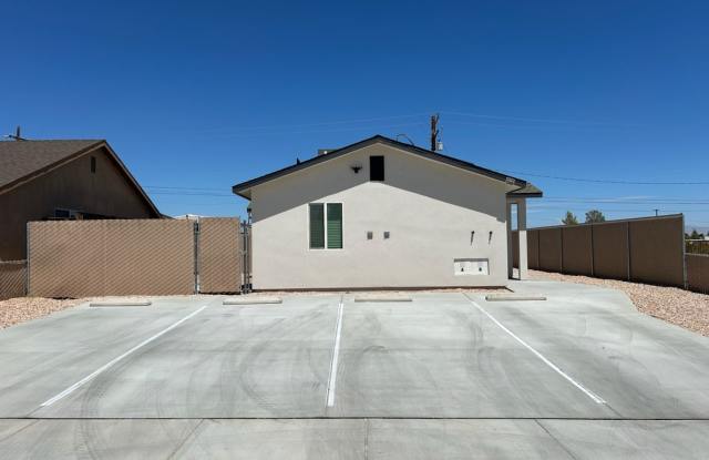 1340 W Mariposa Ave Unit A Gallery 1