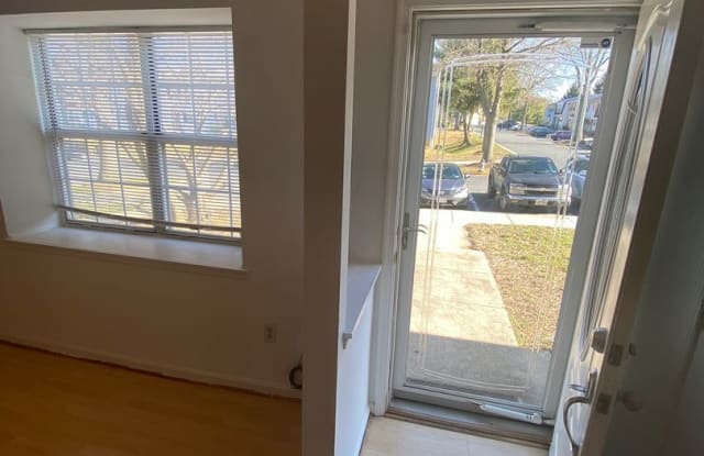 5711 Falkland Place Gallery 2