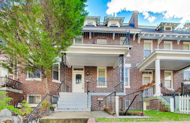 LEASE SPECIAL - $1,995 for a 16-24 month lease. 12 Month lease offered at $2,200 - .Spacious 2 Bed English Basement! APPLY TODAY TO SECURE YOUR NEW HOME photos photos