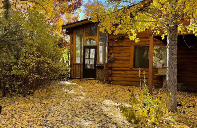 3 bed/2 bath Log cabin on acreage with water rights Gallery 1