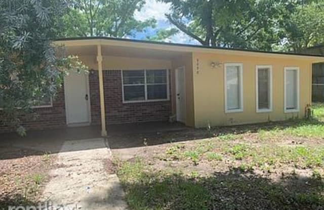 9038 Berry Ave - 9038 Berry Avenue, Jacksonville, FL 32211