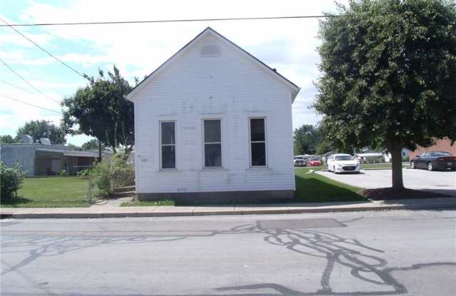 COMMERCIAL PROPERTY! Large showroom! Great business space with room for whatever you can dream up! photos photos COMMERCIAL PROPERTY! Large showroom! Great business space with room for whatever you can dream up! photos photos