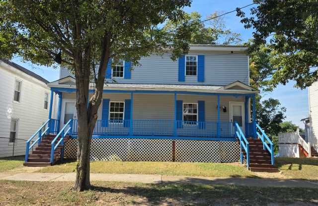 For Rent - 3 Bedroom, 1.5 Bath Duplex Gallery 1
