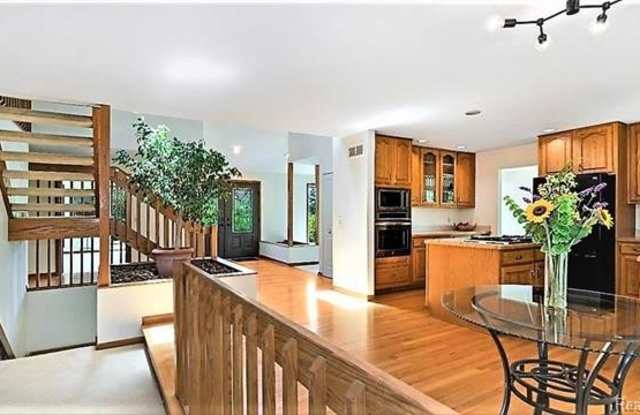 2533 WHISPERING PINES Drive Gallery 3