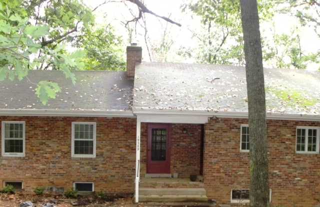 Cozy home on wooded natural setting - 19389 Loudoun Orchard Road, Loudoun County, VA 20175