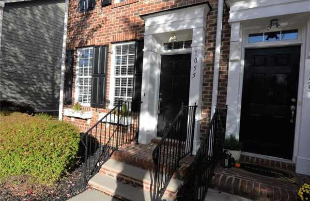 1055 Writers Way Gallery 2