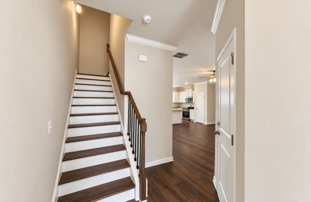 Now Leasing: Spacious 4-Bedroom Townhomes in Oakwood Gallery 4