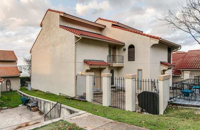 3626 Lakeside Drive Gallery 2