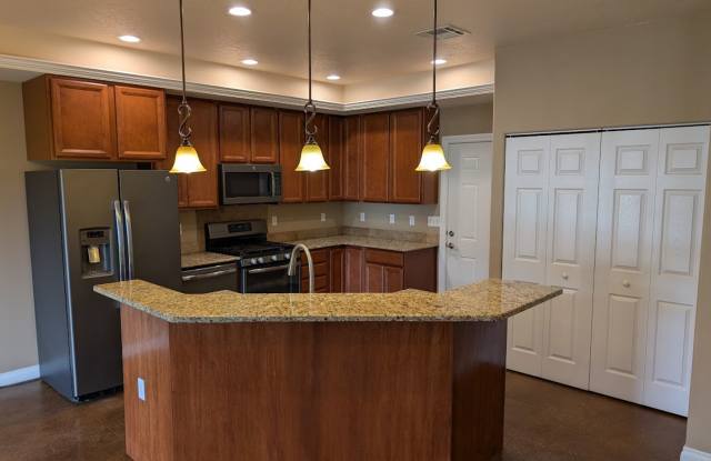 Gorgeous 3 Bed 2 Bath Clarkston Townhouse in 55+ Community photos photos