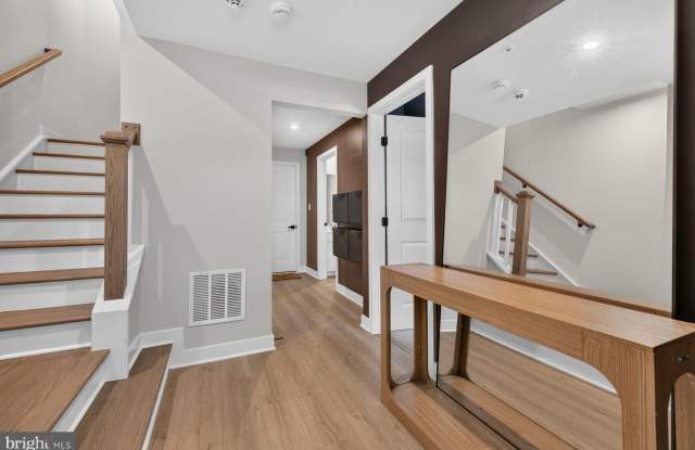 16108 MEADOW GLENN Drive Gallery 2
