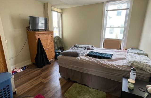 3 Bedroom Apartment Near UW-La Crosse with Off-Street Parking photos photos