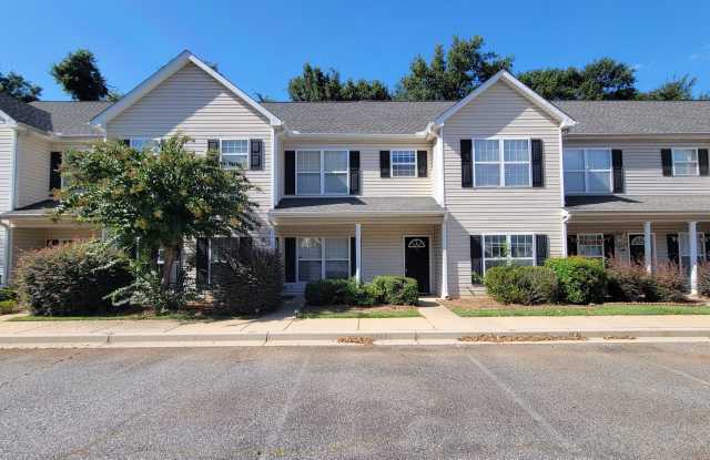 3 Bed, 2 Bath Townhome in Mauldin Available - 48 Ridgestone Circle, Mauldin, SC 29662