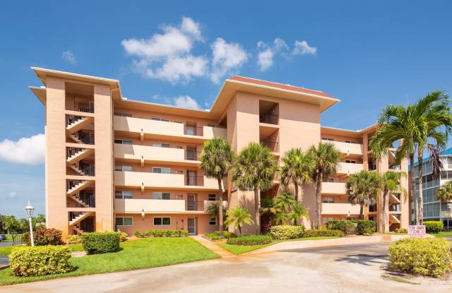 ** FAIRWAY GARDENS AT LELY ** 2 BED / 2 BATH CONDO - TURNKEY - SHORT TERM OR SEASONAL RENTAL - 190 Pebble Beach Boulevard, Lely, FL 34113