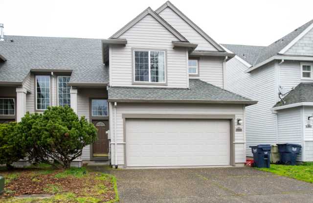 3 Bedroom Town Home Close to Nike Available ! photos photos
