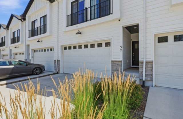 Luxury Farmington Home | 3 Beds | Mountain Views, Near Farmington Station Gallery 1