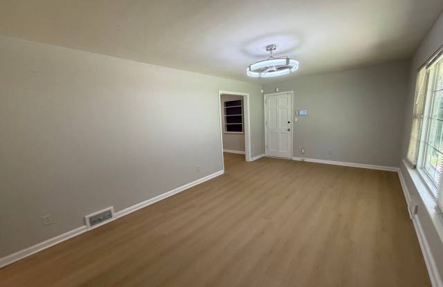 2726 Hollywood Drive Gallery 4
