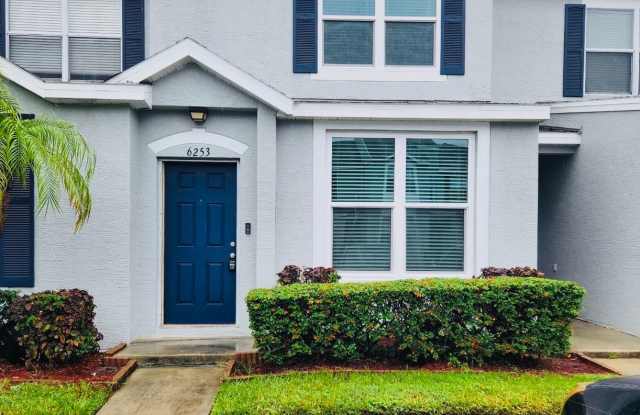 Stylish 2/2.5 Townhome for rent in Riverview! Gallery 1