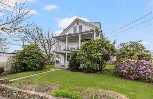 1561 Cranston Street Gallery 2