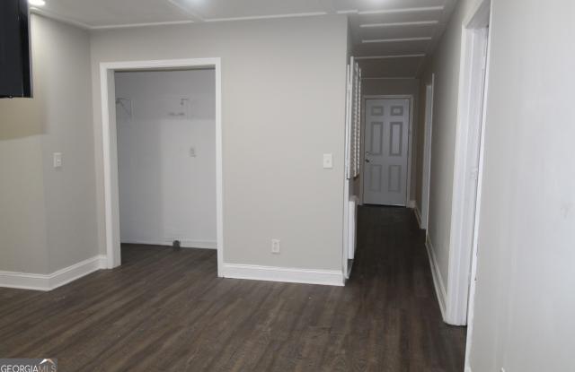 615 Snelson Street Gallery 3
