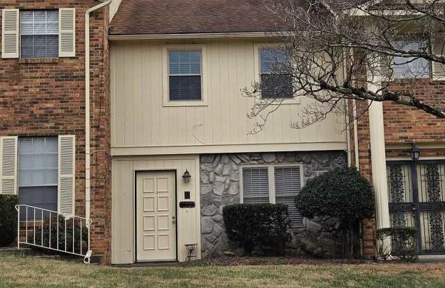 Knoxville 37919 - 2 bed 1.5 condo - call Howard Grower 865-705-0969 photos photos