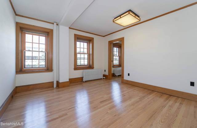 8 Bank Row Gallery 4