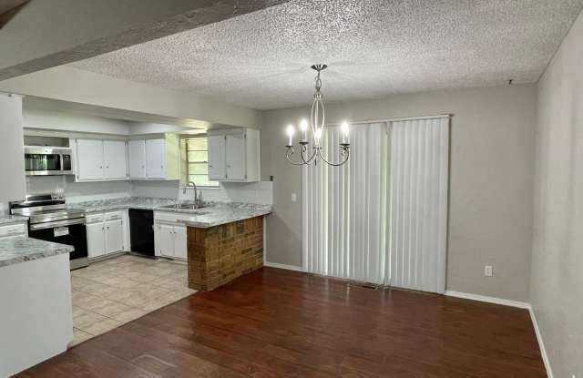 Updated 3 Bedroom 2 Bath Home!! Gallery 4