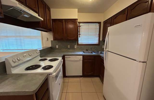 1913 Pine Tree Drive - B Gallery 4