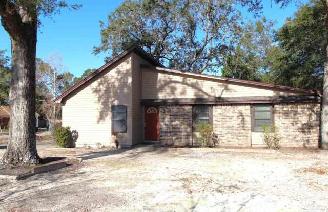 3902 Elmcrest Dr - 3902 Elmcrest Drive, Ferry Pass, FL 32504