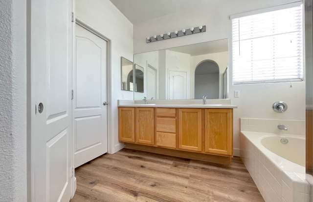 W. Cactus and S. Valley View - Lovely split level 2 bedroom home in Southern Highlands. Gallery 4