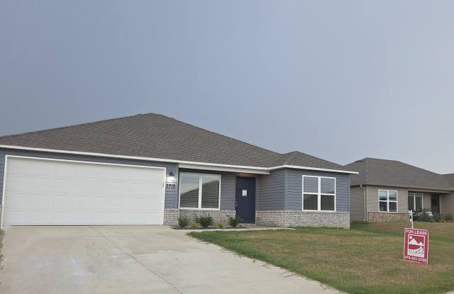 MOVE-IN SPECIAL: $500 OFF! Spacious & Stylish Home in the Desirable Walnut Hill Community! Gallery 1