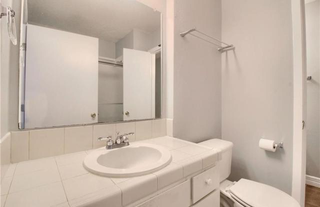 Charming 2 Bedroom, 1 Bath Condo in Prime North Central Austin Location Gallery 4