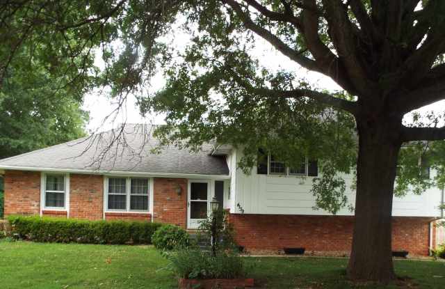 4 Bedroom 2 Bathroom home in Willard Schools with a Huge Fenced Yard for $1,650! - 4139 West Tilden Street, Springfield, MO 65802 4 Bedroom 2 Bathroom home in Willard Schools with a Huge Fenced Yard for $1,650! - 4139 West Tilden Street, Springfield, MO 65802