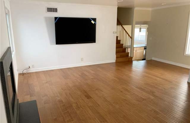 3601 Pine Avenue Gallery 3