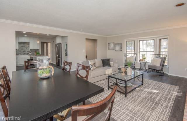8977 Big Bend Blvd - 8977 Big Bend Boulevard, Webster Groves, MO 63119