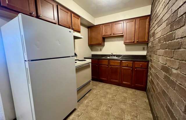 Beautiful First Floor 1 Bedroom Apartment Available at Kellywood Manor! Call Today! photos photos