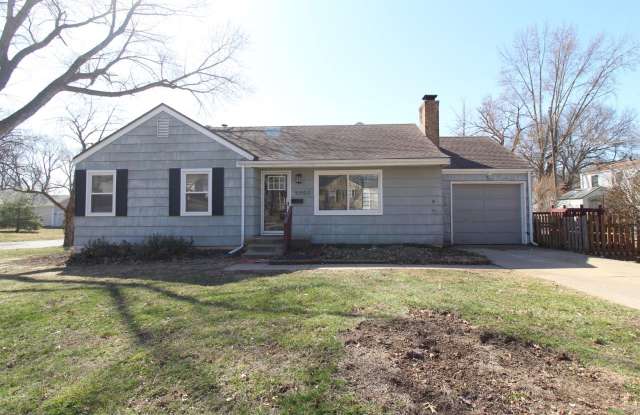2 Bedroom 1 Bath House in Mission Kansas - 5901 West 57th Street, Mission, KS 66202