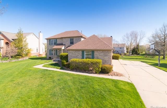 922 RIDGEVIEW Circle - 922 Ridgeview Circle, Oakland County, MI 48362