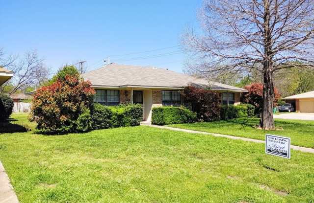 1702 Broadway - 1702 Broadway Street, Denton, TX 76201